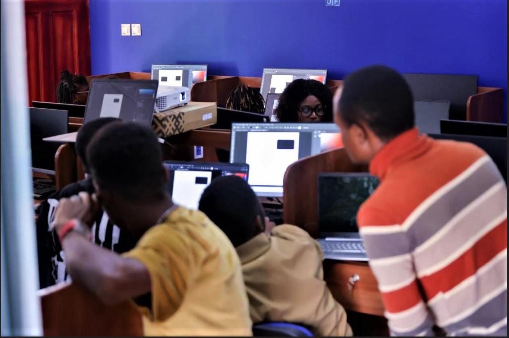 UNDP-CMR-A cross-section of girls and boys working in the Tech Hub of the FEP-2023