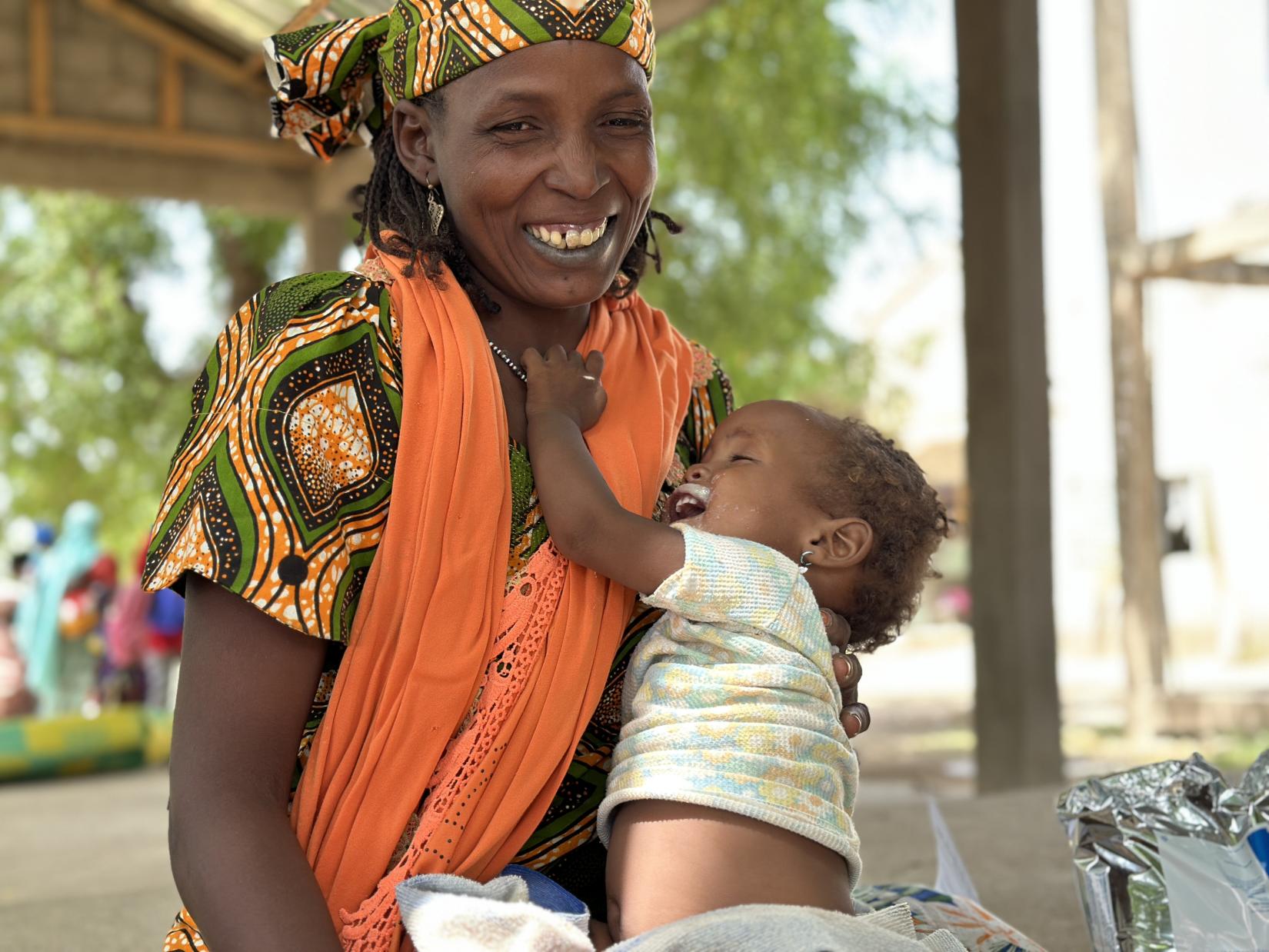 In Guivirdig, Far North Region, a mother smiles with hope after feeding her child with WFP-distributed cereals. This distribution provides vital nutrition and support to local families, showcasing the positive impact of WFP’s food assistance.